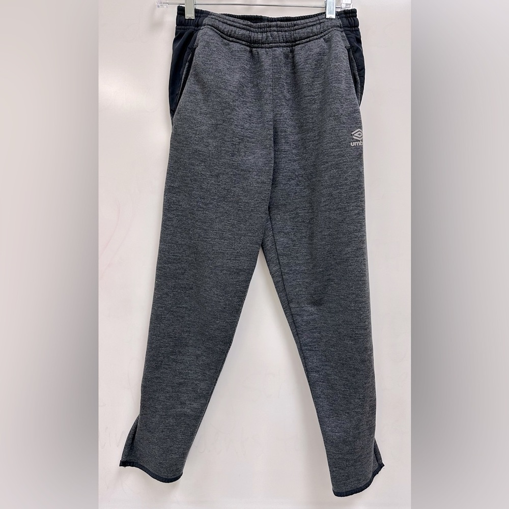 Boys Umbro gray/ black sweatpants